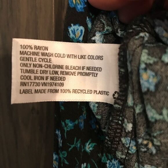 NWT Boho Floral Ruffle Top - Picture 7 of 8